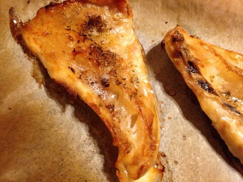 鯛のアラの塩麹ハーブ焼き。